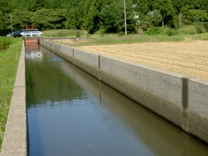 現場打ち大型水路　目地補修工事、ガイメックＲ工法（新潟県燕市）